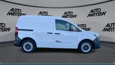 Weiß Gebraucht 2022 Renault Kangoo Play Van / Kleinbus | 23.590 € (Fairer Preis)