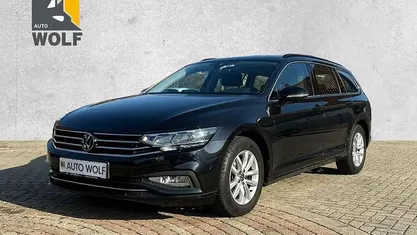 Deep black perleffekt (metallic) Gebraucht 2022 VW Passat Business Kombi | 27.950 € (Fairer Preis)