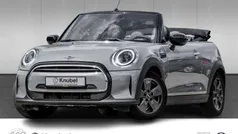 Moonwalk grey metallic Gebraucht 2021 Mini Cooper Cabriolet Classic Cabrio | 23.950 € (Fairer Preis)