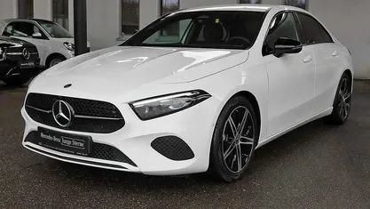 Unilack polarweiß Gebraucht 2024 Mercedes A180 Progressive Limousine | 28.890 € (Fairer Preis)