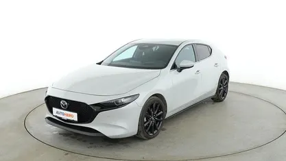 Weiß Gebraucht 2024 Mazda 3 Exclusive-Line Limousine | 27.290 € (Fairer Preis)