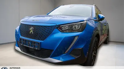 Blau Gebraucht 2021 Peugeot e-2008 Allure SUV | 16.885 € (Guter Preis)
