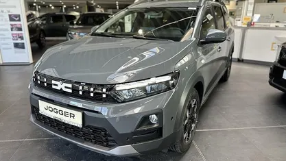 Schwarz Gebraucht 2023 Dacia Duster Journey SUV | 20.990 € (Fairer Preis)