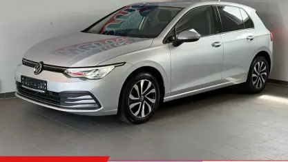 Gebraucht VW Golf VIII Active 131 PS (96 kW) 2022 Silber Limousine