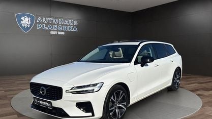 Używany Volvo V60 R-Design 341 KM (250 kW) 2020 Biały Kombi
