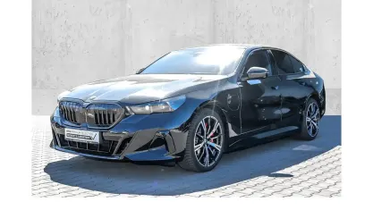 Gebraucht BMW 550e M Sport 313 PS (230 kW) 2025 Schwarz Limousine