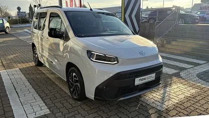 Icy white (weiß) Gebraucht 2024 Toyota Proace City City Van / Kleinbus | 24.950 € (Fairer Preis)