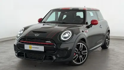 Gebraucht Mini John Cooper Works 231 PS (169 kW) 2019 Rebel green Kleinwagen