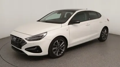 Gebraucht Hyundai i30 159 PS (116 kW) 2021 Polar white Limousine