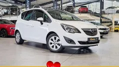 Weiß Gebraucht 2012 Opel Meriva Color Edition Van / Kleinbus | 8.950 €