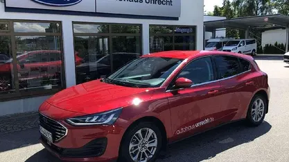 Fantasticredmetallic Gebraucht 2024 Ford Focus Titanium Limousine | 22.990 € (Fairer Preis)