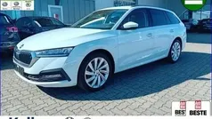 Weiß Gebraucht 2022 Skoda Octavia Kombi | 22.970 € (Guter Preis)