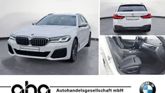 Weiß Gebraucht 2022 BMW 530e M Sport Kombi | 36.820 € (Fairer Preis)