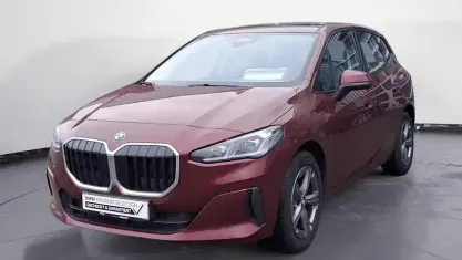 Gebraucht BMW 220 Active Tourer 156 PS (114 kW) 2025 Rot Van / Kleinbus