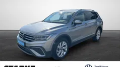 Pyritsilber metallic Gebraucht 2024 VW Tiguan Allspace Life SUV | 37.540 € (Fairer Preis)