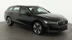 Onyx schwarz metallic Gebraucht 2024 Skoda Superb Selection Kombi | 41.595 € (Guter Preis)