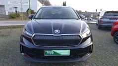 Schwarzmagic perleffekt met. Gebraucht 2023 Skoda Enyaq iV Loft SUV | 35.280 € (Fairer Preis)