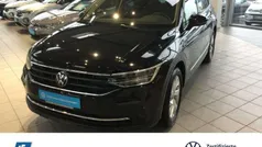 Deep black perleffekt (metallic) Gebraucht 2024 VW Tiguan Move SUV | 30.440 € (Guter Preis)