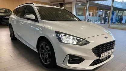 Frozen white Gebraucht 2021 Ford Focus ST-Line Kombi | 13.990 € (Fairer Preis)