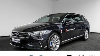 Second-hand VW Passat GTE 218 CP (160 kW) 2023 Negru Break