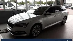 Brilliantsilber metallic Gebraucht 2023 Skoda Superb Style Kombi | 31.899 € (Guter Preis)
