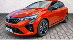 Valenciaorange metallic Neu 2025 Renault Clio V Techno Limousine | 21.390 € (Fairer Preis)