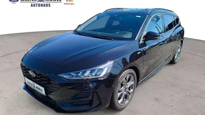 Obsidianschwarz metallic Gebraucht 2024 Ford Focus ST-Line X Kombi | 21.900 € (Fairer Preis)