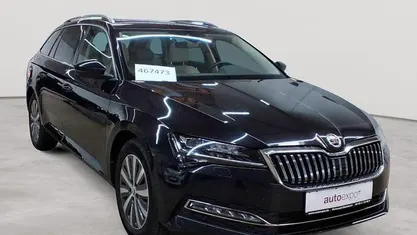 Gebraucht Skoda Superb Style 150 PS (110 kW) 2023 Blackmagic perleffekt Kombi