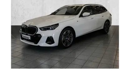 Gebraucht BMW 520 M Sport 197 PS (144 kW) 2024 Weiß Kombi