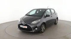 Grau Gebraucht 2015 Toyota Yaris Comfort Limousine | 8.580 € (Fairer Preis)