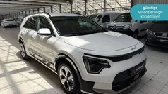 Weiß Gebraucht 2023 Kia e-Niro Vision SUV | 28.990 € (Fairer Preis)