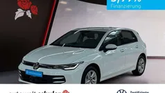 Pure white Gebraucht 2024 VW Golf VIII Life Limousine | 28.490 € (Fairer Preis)
