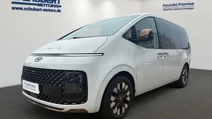 Creamy white Gebraucht 2024 Hyundai Staria Signature Van / Kleinbus | 44.290 € (Teuer)
