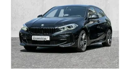 Gebraucht BMW 118 M Sport 150 PS (110 kW) 2022 Black sapphire Kleinwagen