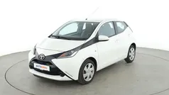 Weiß Gebraucht 2015 Toyota Aygo X-play Kleinwagen | 8.090 € (Fairer Preis)