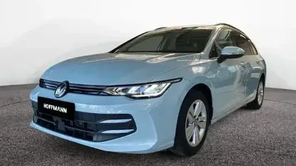 Gebraucht VW Golf VIII Life 116 PS (85 kW) 2025 Crystal ice blue metallic Kombi