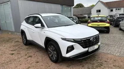 Gebraucht Hyundai Tucson Select 150 PS (110 kW) 2021 Polar white SUV