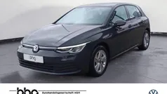 Grau Gebraucht 2022 VW Golf VIII Life Limousine | 20.460 € (Fairer Preis)