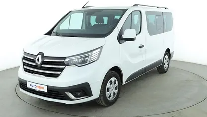 Weiß Gebraucht 2022 Renault Trafic Life Van / Kleinbus | 26.980 € (Fairer Preis)