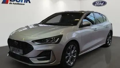 Gebraucht Ford Focus ST-Line 125 PS (91 kW) 2025 Moondust silver metallic (pnzjb) Limousine