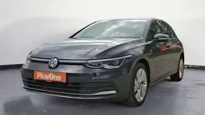 Gebraucht VW Golf VIII Style 131 PS (96 kW) 2024 Grau Limousine