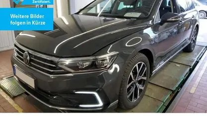 Grau Gebraucht 2021 VW Passat GTE Kombi | 20.890 € (Fairer Preis)