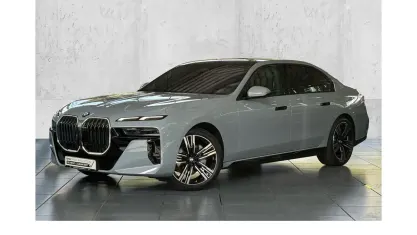 Gebraucht BMW 740 M Sport 299 PS (219 kW) 2025 Grau Limousine