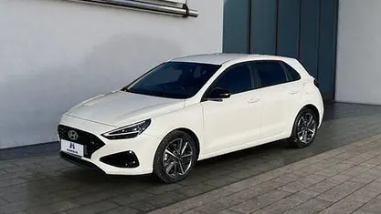 Gebraucht Hyundai i30 Advantage 101 PS (74 kW) 2024 Serenity white Limousine
