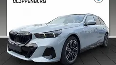Grau Neu 2025 BMW 520 M Sport Kombi | 67.320 € (Fairer Preis)