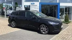 Chromablau metallic Gebraucht 2023 Ford Focus ST-Line X Limousine | 24.450 € (Fairer Preis)