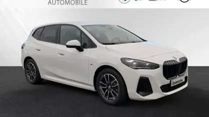 Gebraucht BMW 223 Active Tourer M Sport 211 PS (155 kW) 2025 Alpinweiss Van / Kleinbus