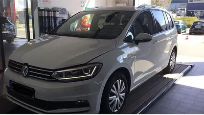 Second-hand VW Touran Join 150 CP (110 kW) 2019 Alb Monovolum