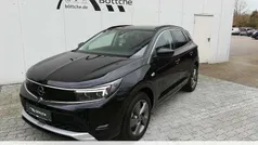 Lackierung schwarz perla nera/metallic klarlack Gebraucht 2023 Opel Grandland X Elegance SUV | 24.340 € (Guter Preis)