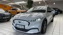 Weiß mitperleffekt metallic Gebraucht 2022 Ford Mustang Mach-E SUV | 34.490 € (Fairer Preis)